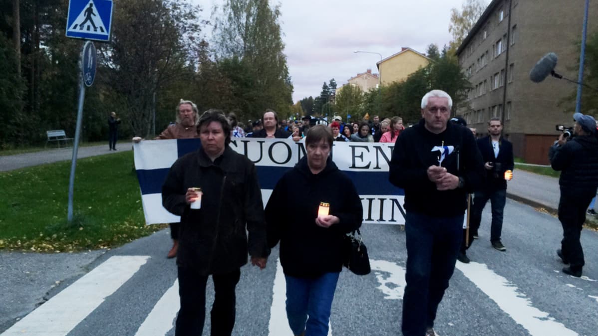 Suomi ensin -liikkeen mielenosoitus ja kulkue.