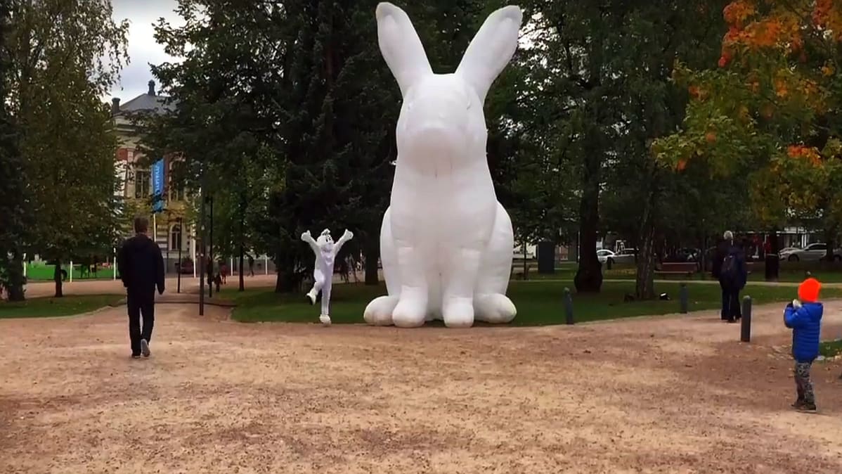 Opettajakorkeakoulun Into-pupu kävi tervehtimässä Australian vieraita.