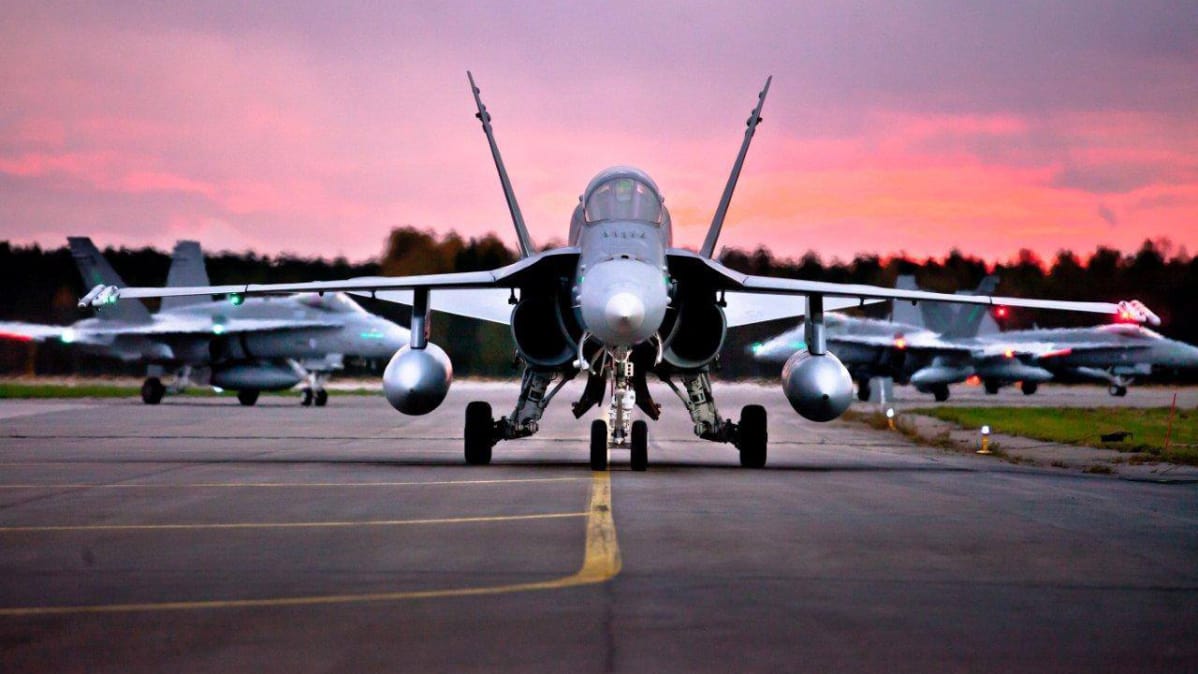 Ruskaan osallistuu mm. 30 Hornet-monitoimihävittäjää.
