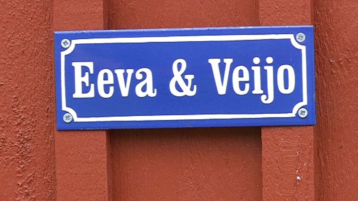 Eeva & Veijo -emalikyltti.