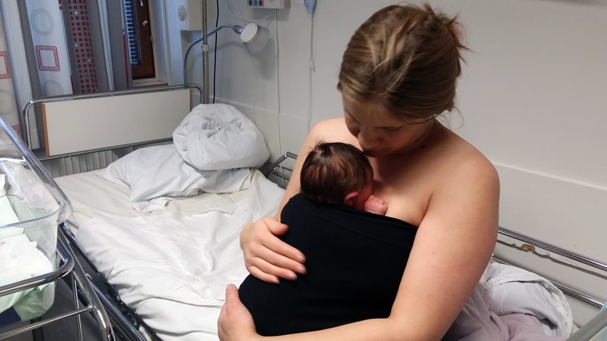 Laura Vähäkainu ja vauva