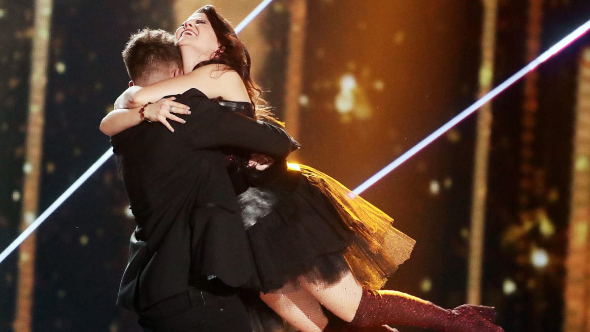 Saara Aalto pääsi X Factor –finaalin toiselle kierrokselle.