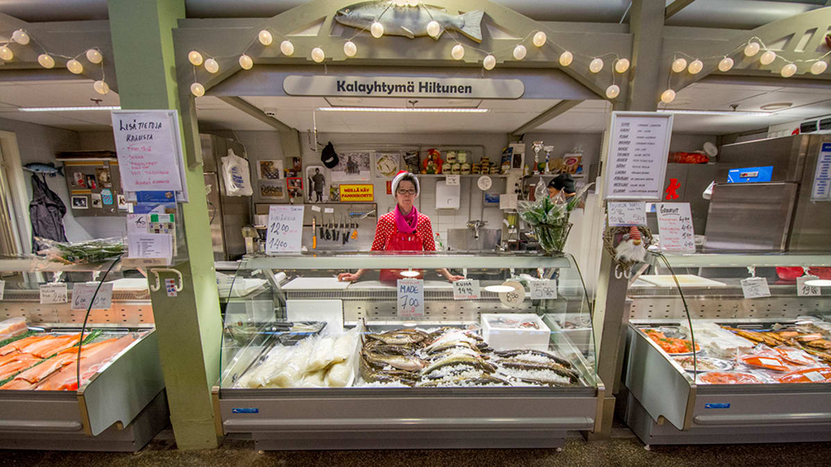 kalatiski kauppahallissa