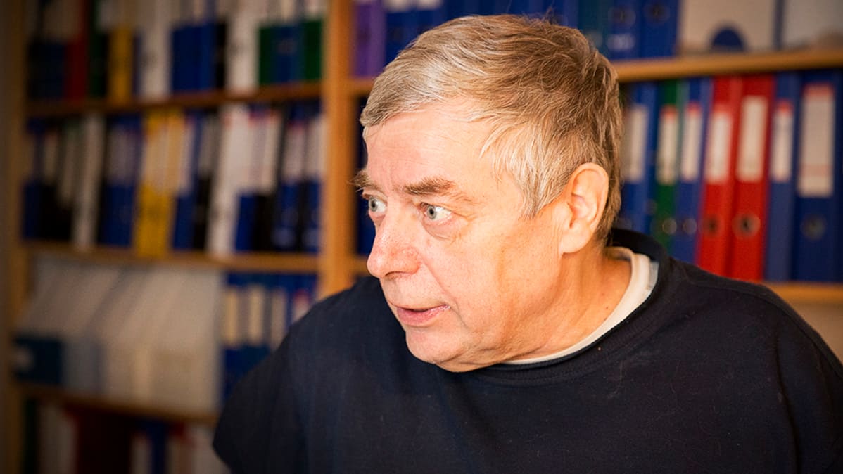 Ilkka Niemi kotonaan.