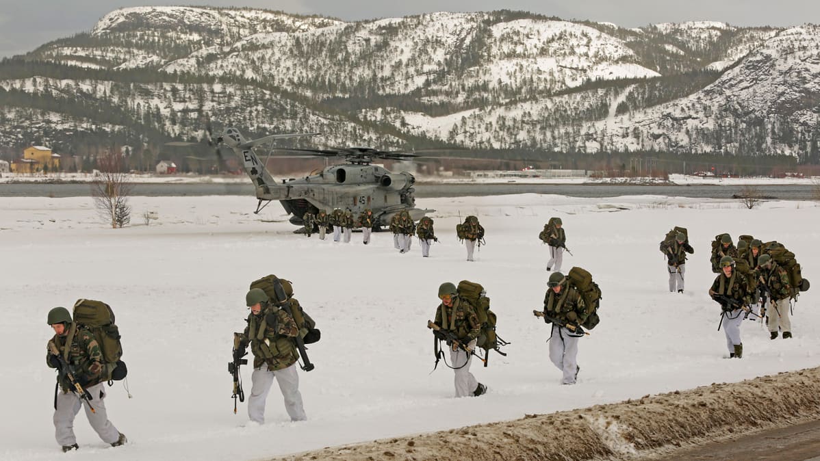 Norjan, Yhdysvaltain, Hollannin ja Iso-Britannian joukot osallistuivat NATO:n sotaharjoitukseen Norjassa 3. maaliskuuta 2016.