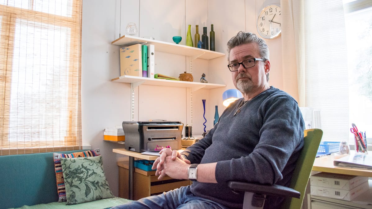 Jukka Suokko istuu Päiväksekuksen toimistossa