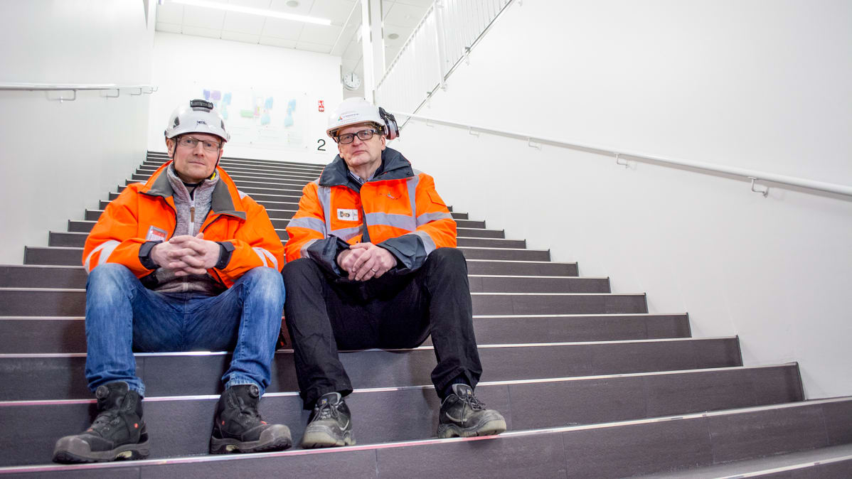 Kajaanin LVI-insinööri Tommi Karjalainen ja JL-rakentajien aluepäällikkö Jukka Keränen