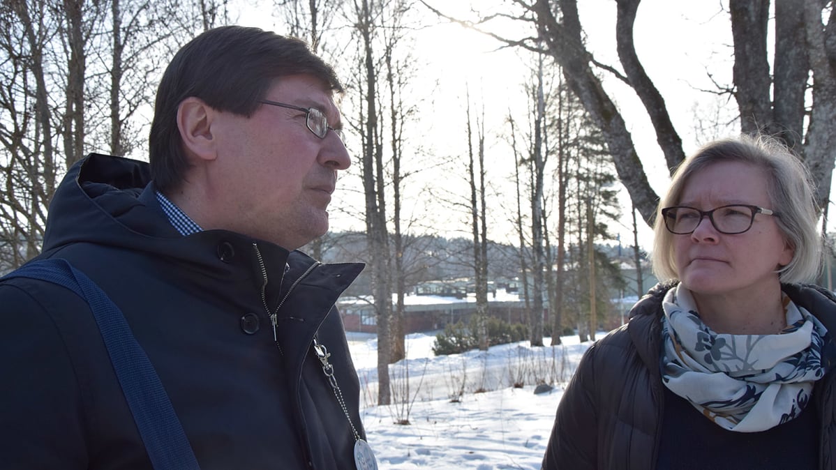 Hausjärven kunnanjohtaja Pekka Määttänen ja 4H-yhdistyksen toiminnanjohtaja Päivi Kokki