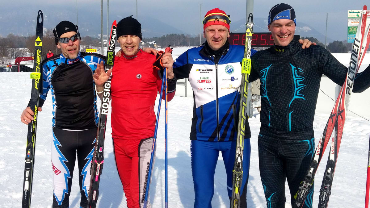 Kuvassa Suomen yhdistetyn veteraanijoukkue Itävallan Villachissa helmikuussa 2017.
