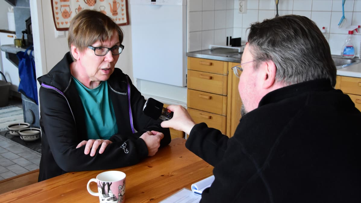 Marja Isokääntä (kesk.) vastasi työläästä ehdokashankinnasta Alavieskassa.