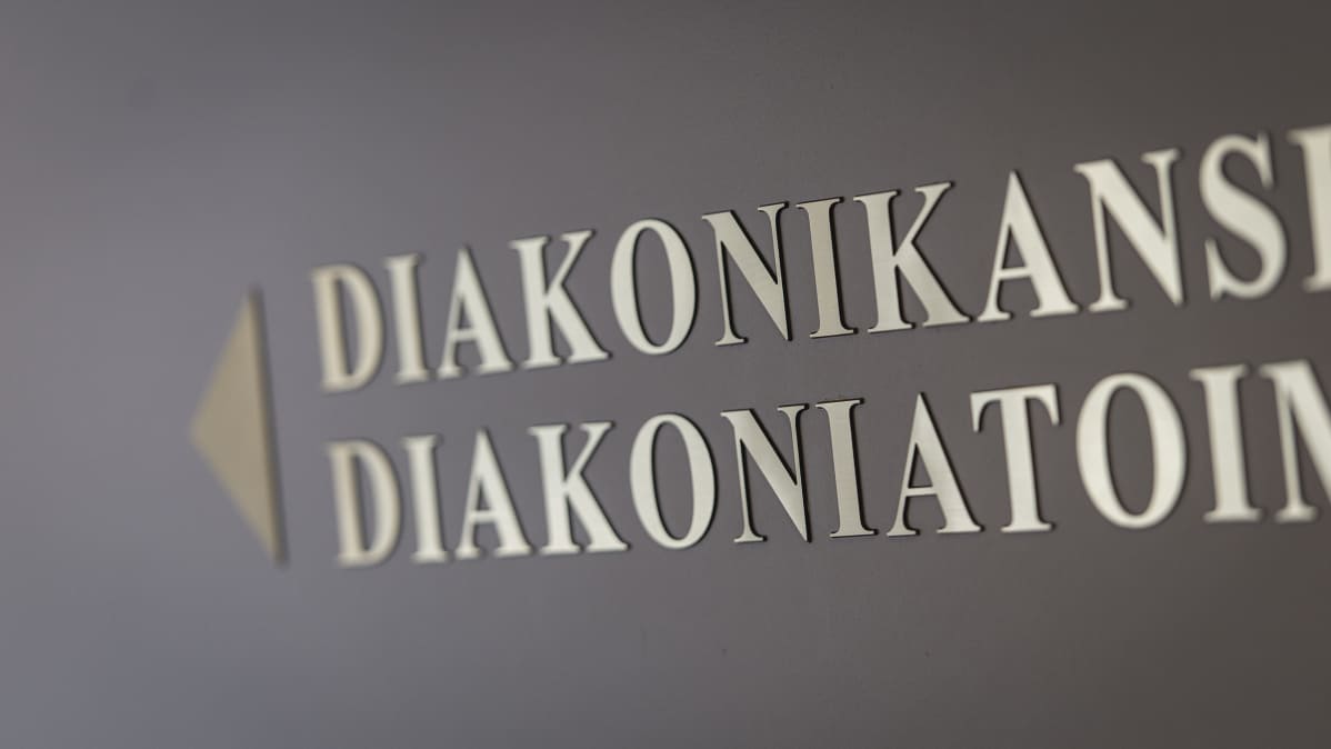 Opaste diakoniatoimistoon Pietarsaaren seurakuntakeskuksessa.