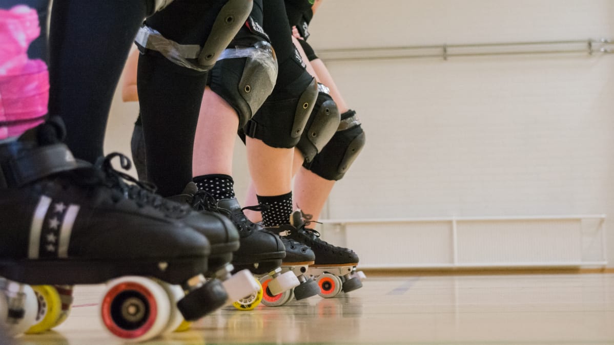 Roller derpy -luistimia rivissä.