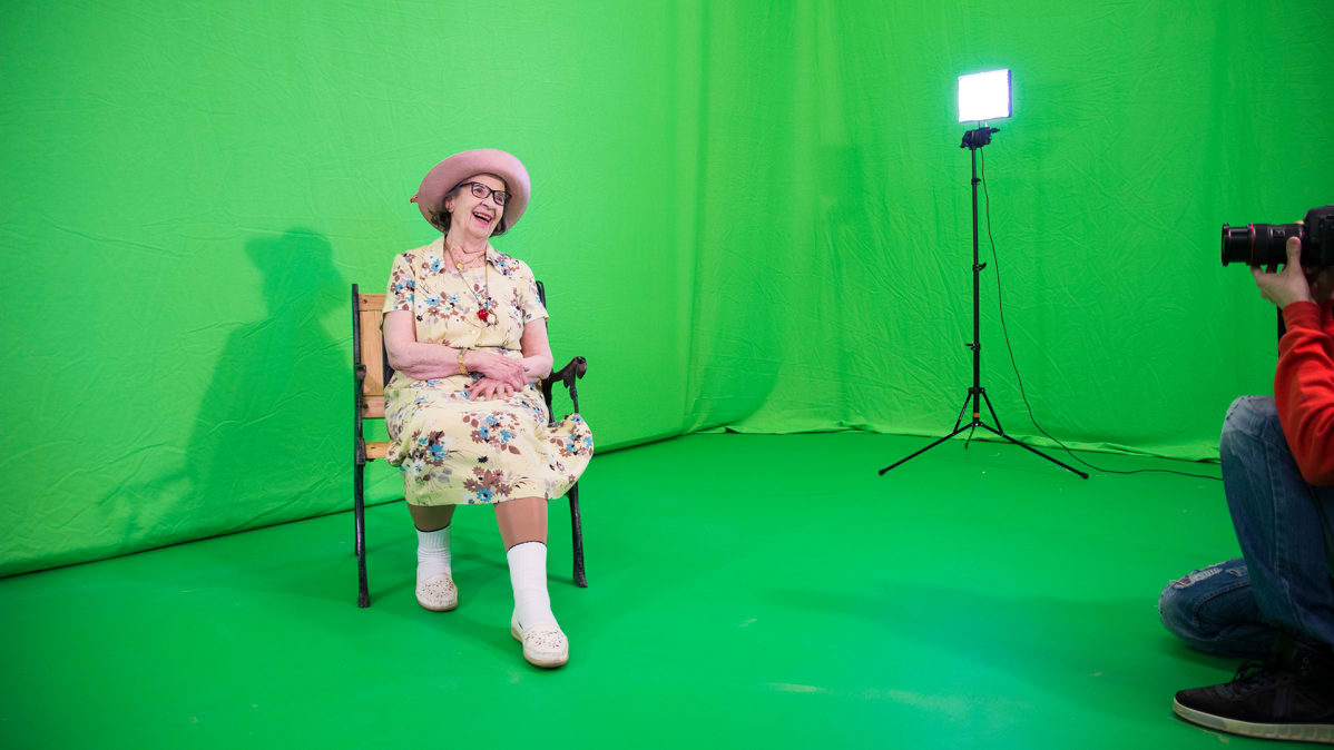 Anja Anttonen kuvattavana.