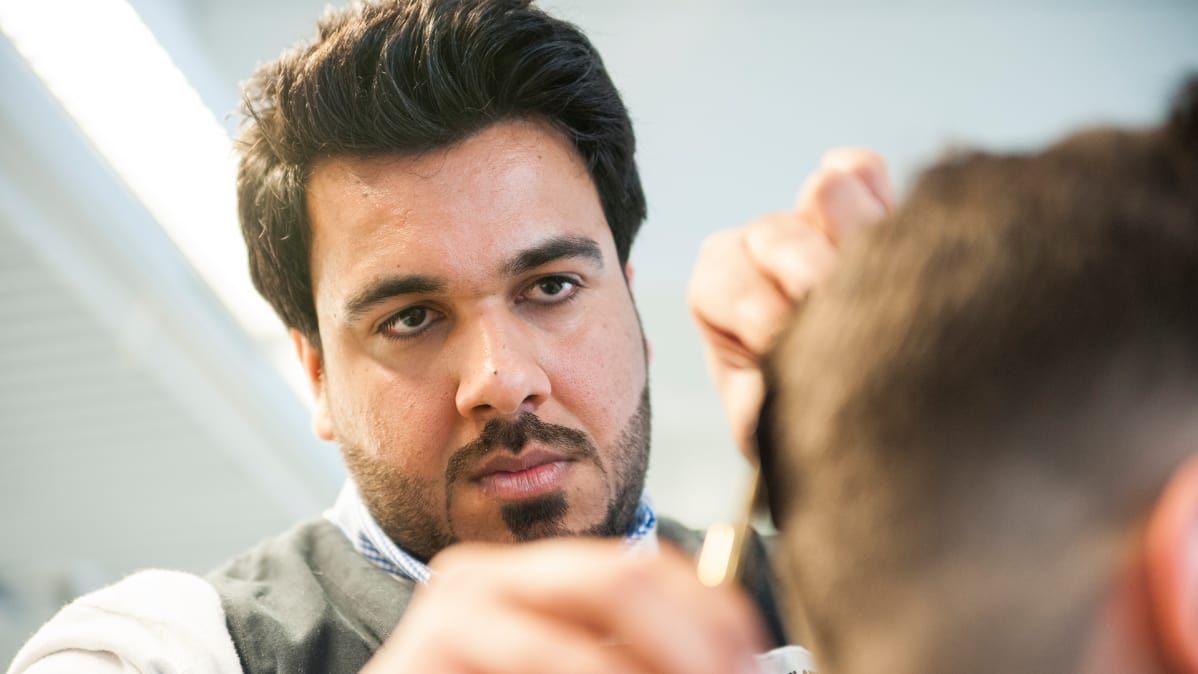 Ahmad Jaazen unelmana on perustaa joskus oma parturiliike