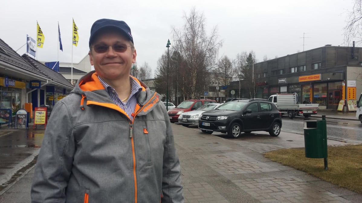 Kunnanvaltuutettu Pekka Heikkinen (kok.) ehdottaa, että Sodankylä hakisi kaupunkioikeuksia.