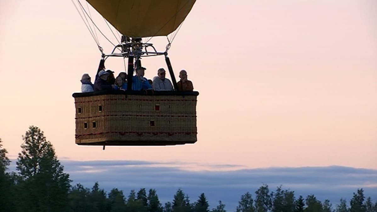 Kuumailmapallon matkustajakori.