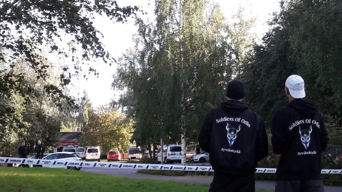 Salmirannan poliisioperaatio herätti kiinnostusta useissa ryhmissä.