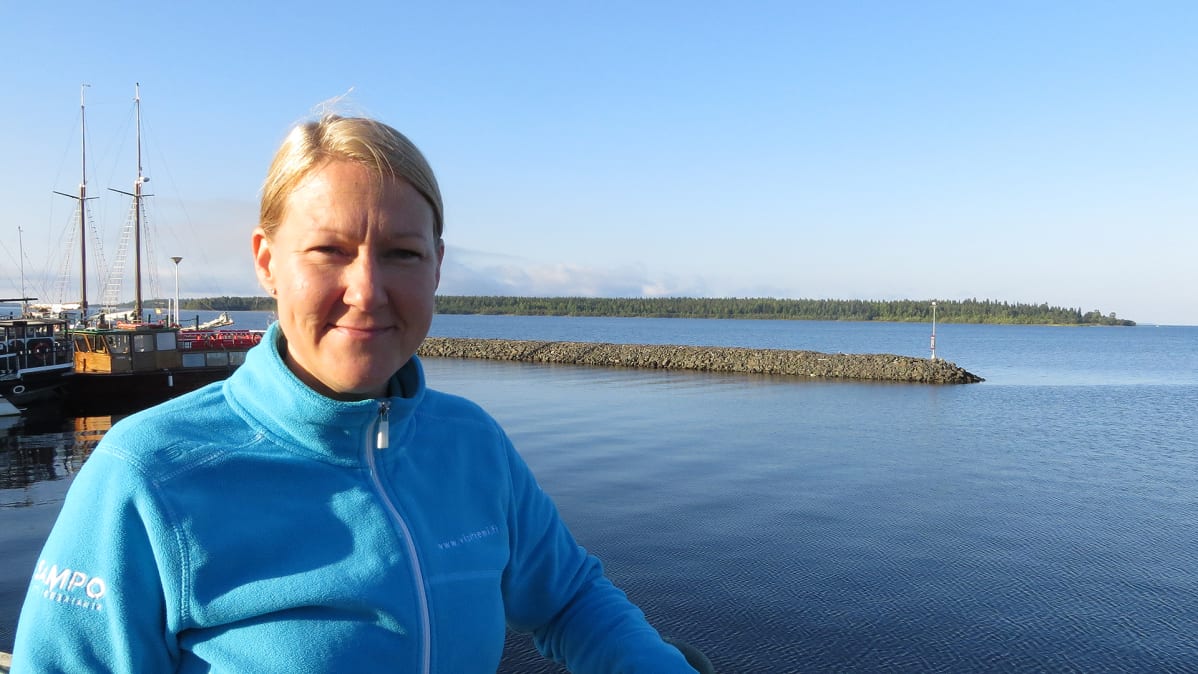 Noora Barrian taustalla on Selkäsaari.