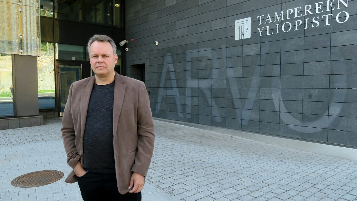 Hyvinvointisosiologian professori Juho Saari