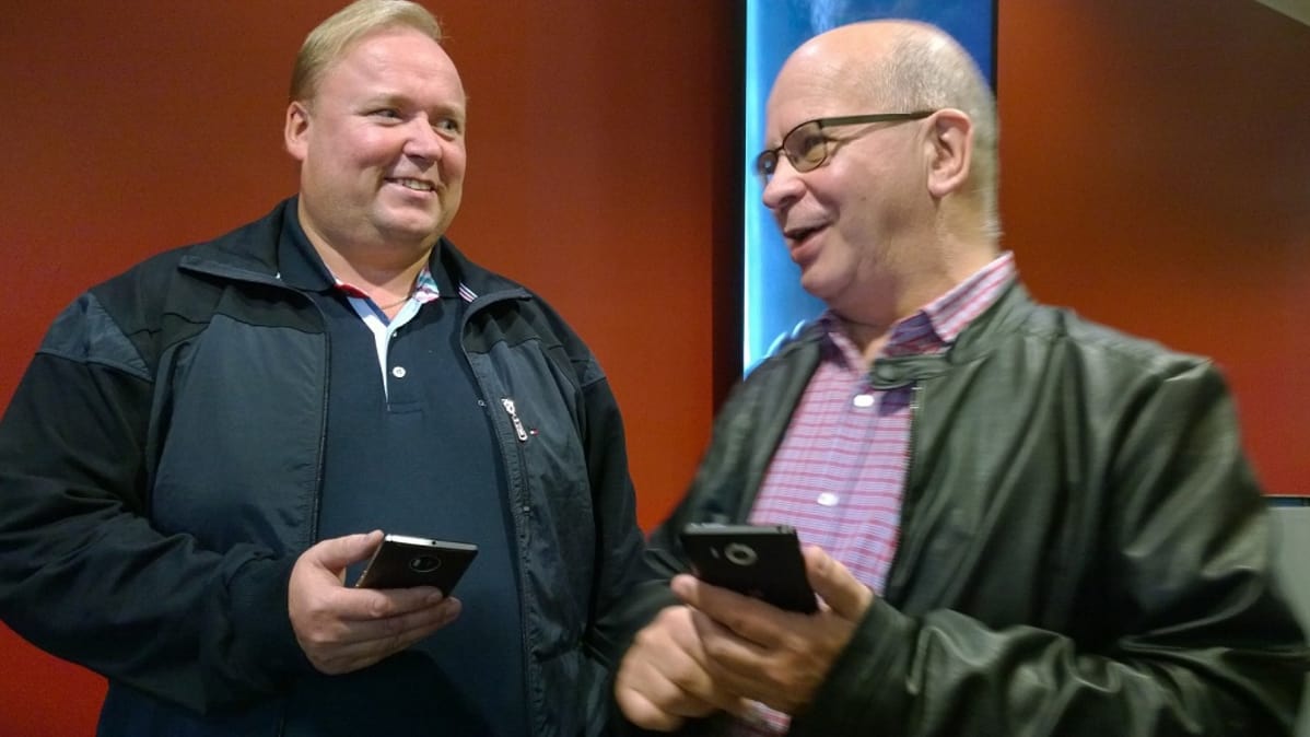 Mika Paukkeri ja Aimo Leskelä näkivät entisinä nokialaisina Arto Koskisen dokumentin ennakkoon.