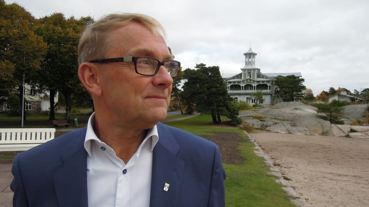 Hangon kaupunginjohtaja Denis Strandell.