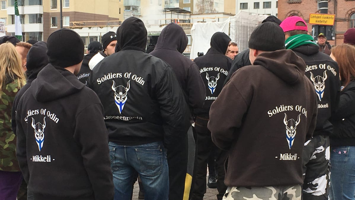 Soldiers of Odinin jäseniä Laukontorilla