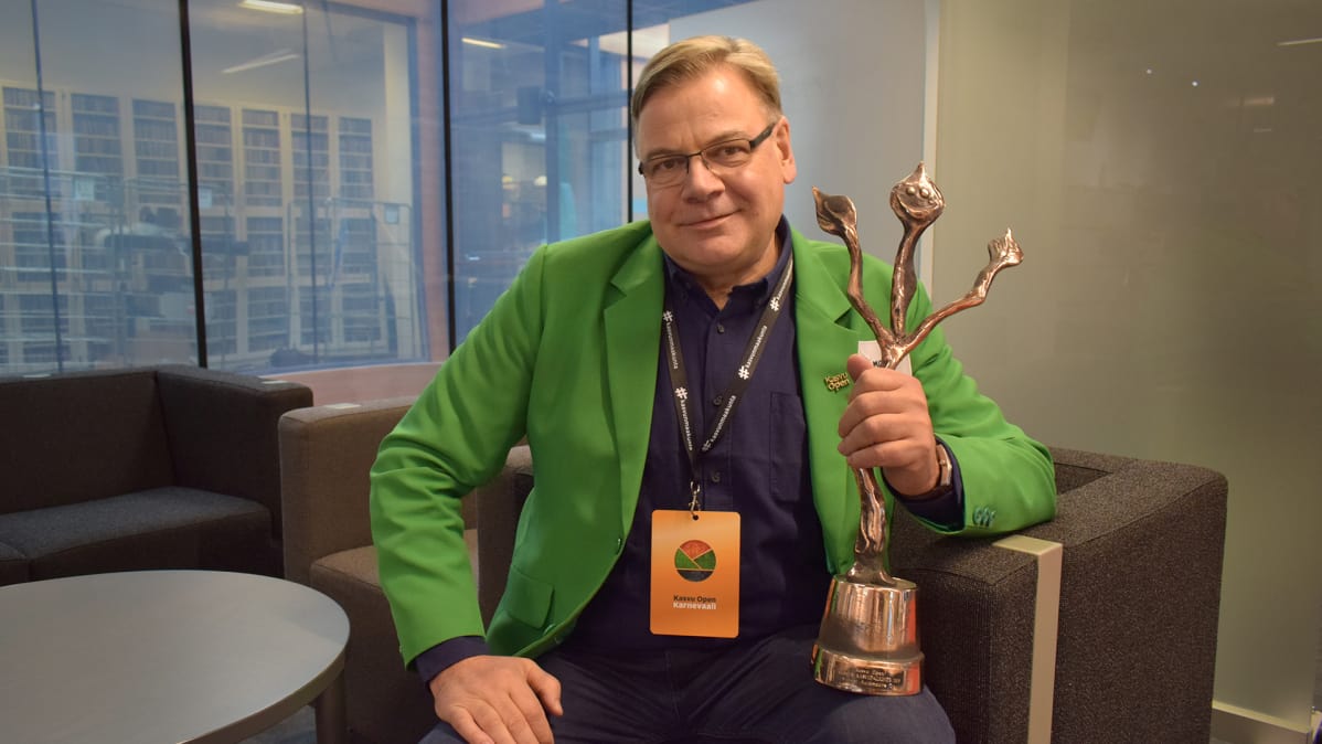 Kasvu Openin toimitusjohtaja Uljas Valkeinen ja Vuoden kasvupalkinto.