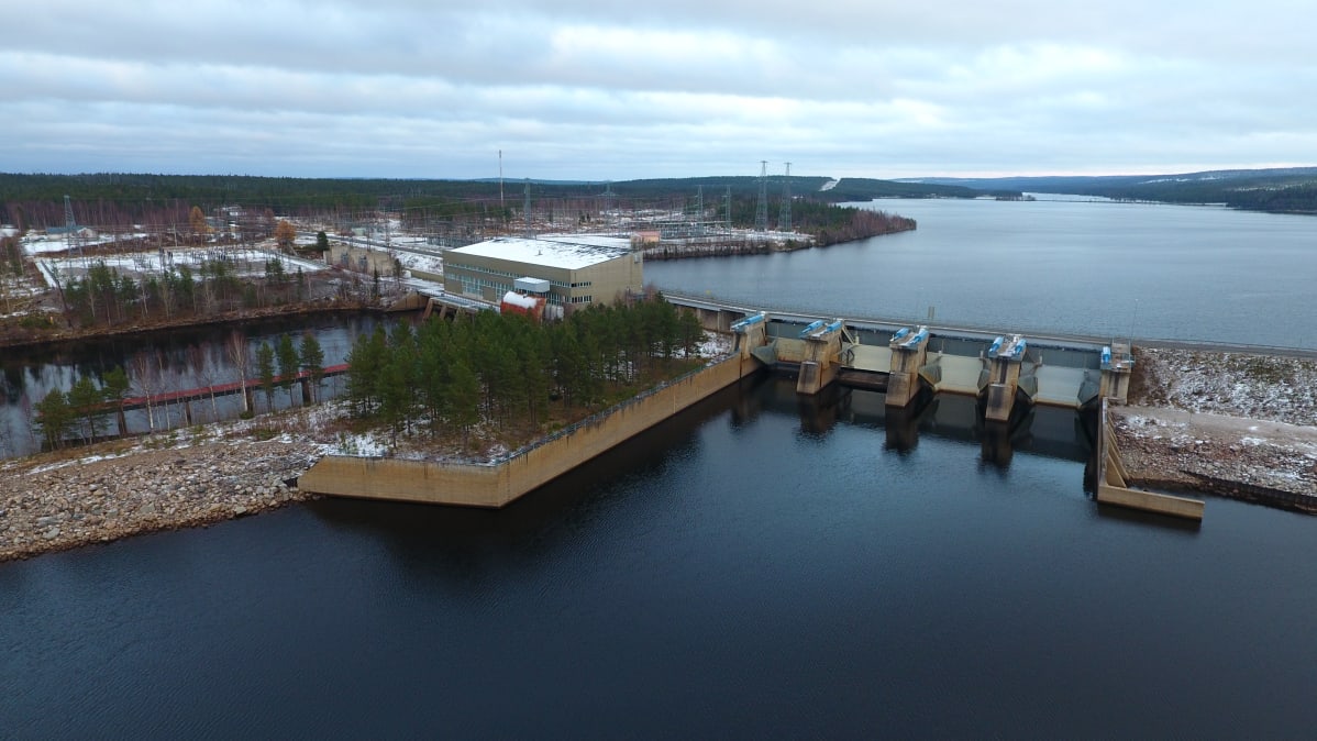Rovaniemen alapuolella oleva Valajaskosken voimala on yksi viidestä padosta, joka pitäisi poistaa jotta lohella olisi vapaa pääsy Ounasjoelle kutemaan. Kemijoki, Valajaskosken voimala, Rovaniemi 25.10.2017