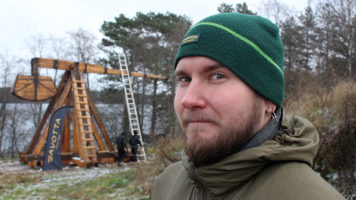 Stefan Melander Varustelekasta seurasi tarkkana katapultin koeammuntoja.