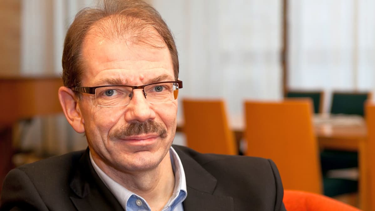 Professori Lasse Mitrosen mukaan ostopäätökset tehdään nykyisin digitaalisen markkinoinnin perusteella.