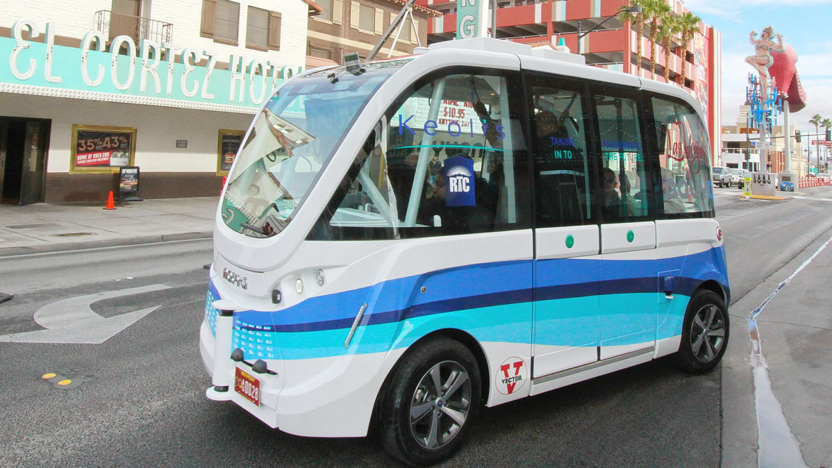 Navya Arma -robottibussi testiajossa Las Vegasissa tammikuussa.
