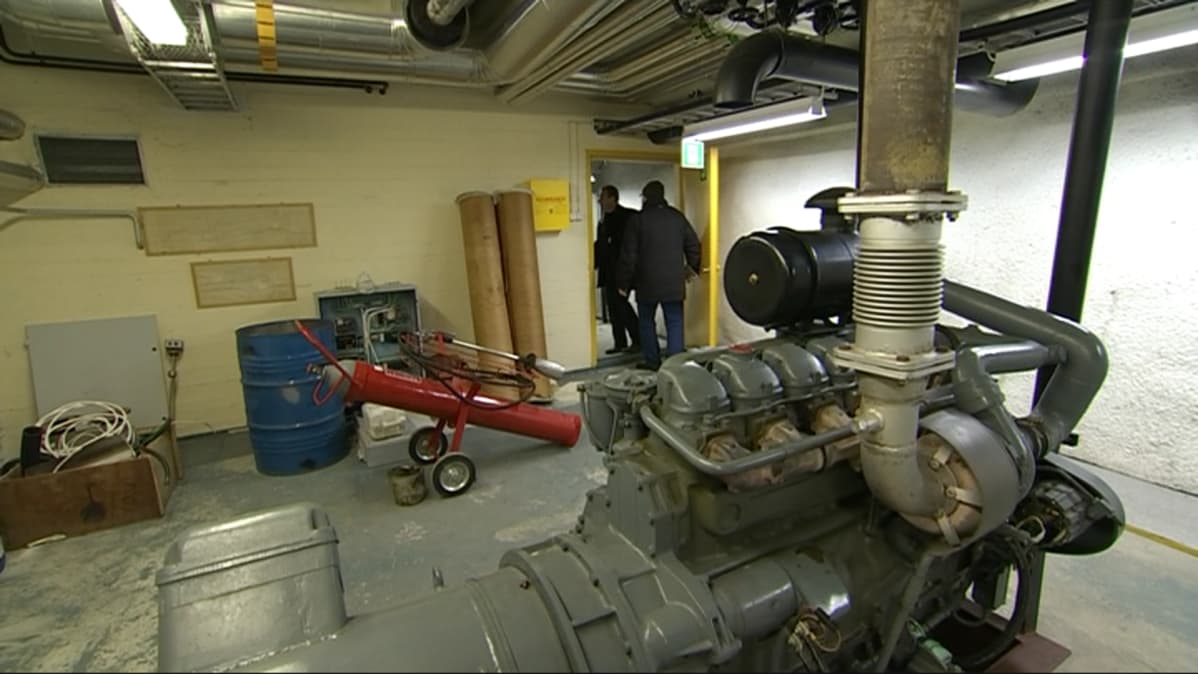 Ostaja saa myös varavoimakoneen, jossa on järeä dieselmoottori.
