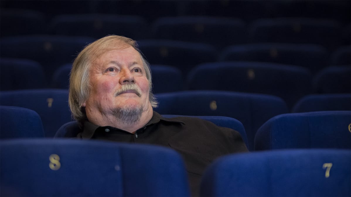 Kajaanin elokuvakerhon puheenjohtaja Esa Heikkinen