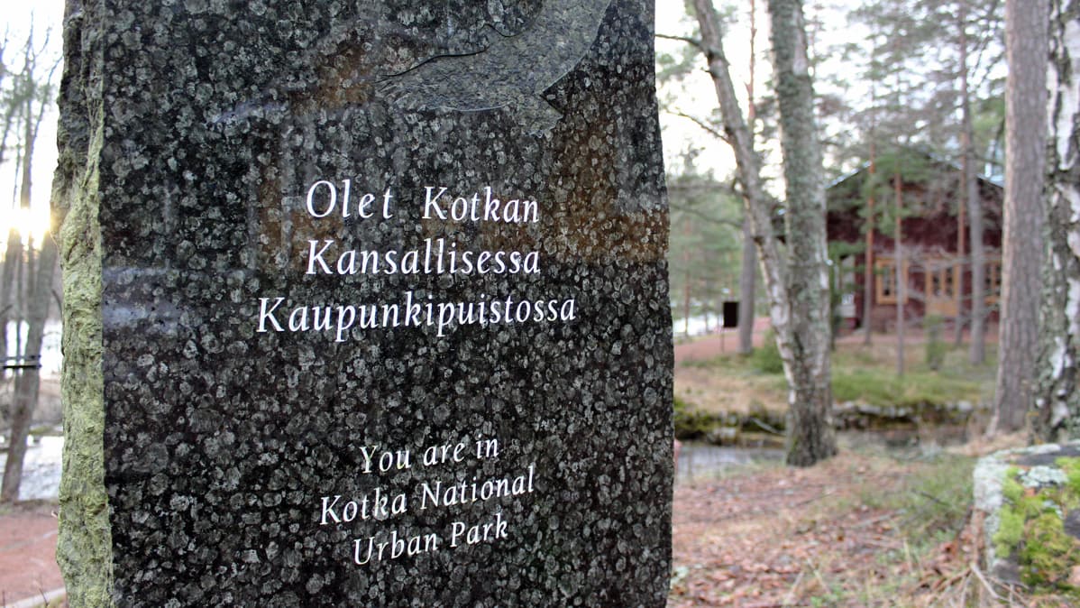 Kivi, jossa kerrotaan Kotkan Kansallisesta kaupunkipuistosta