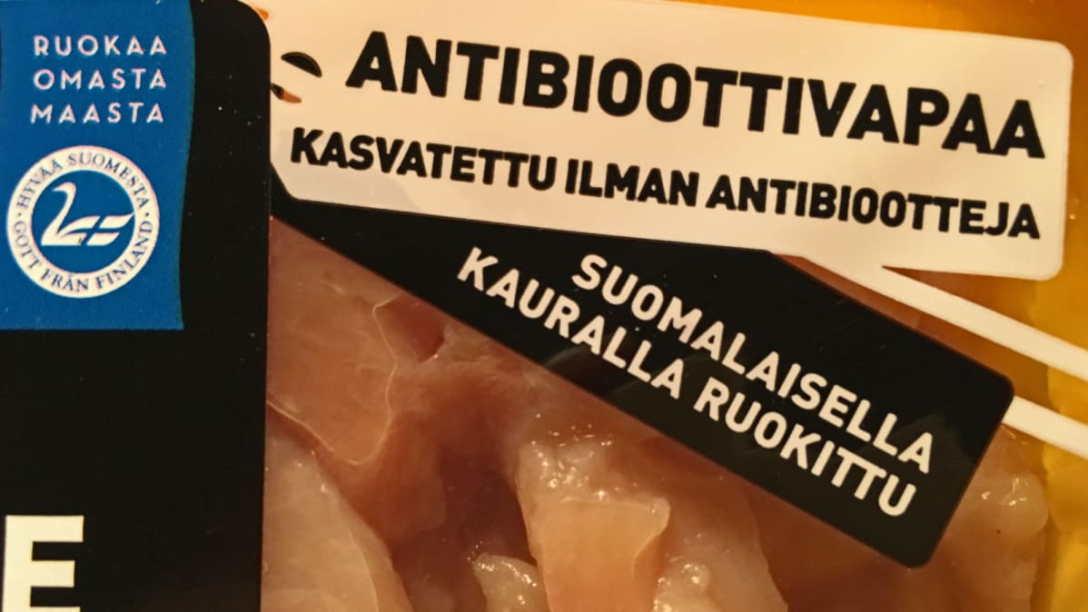 Suomalainen broiler kasvatetaan kauralla ja ilman antibiootteja, kertoo pakkauksen etiketti.