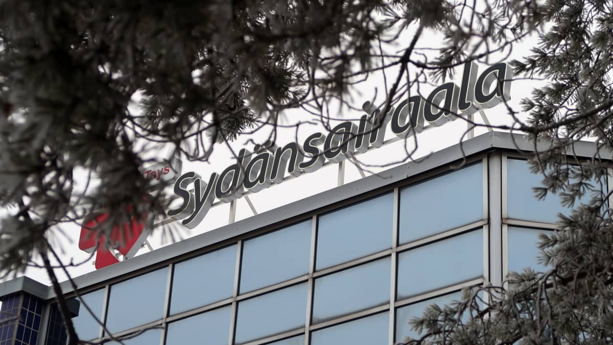 Tays Sydänsairaalan logo talon katolla