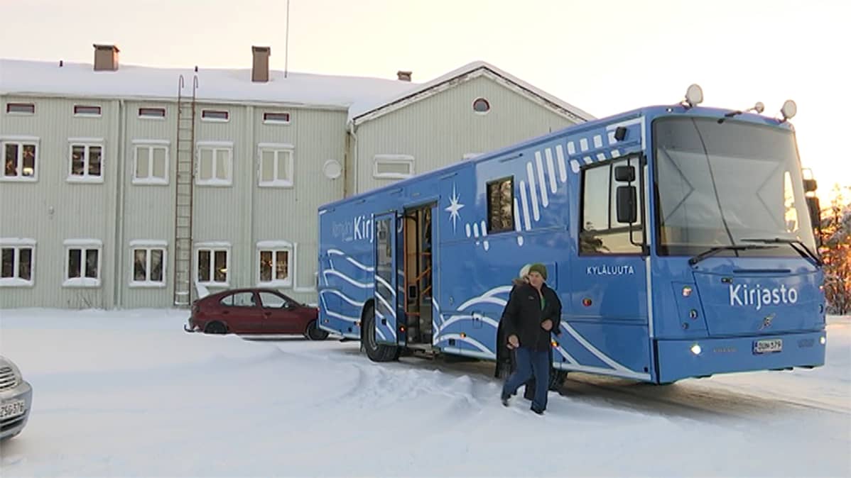 Kemijärven monipalveluauto Kyläluuta Vuostimon koululla