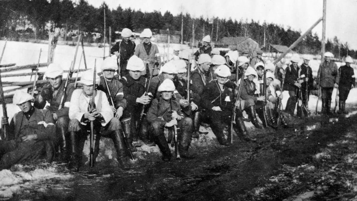Valkoisten kolonna lepotauolla Orivedellä matkalla kohti Tamperetta.