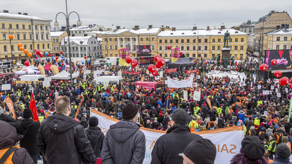 mielenosoitus 2. 2. Helsingin Senaatintori