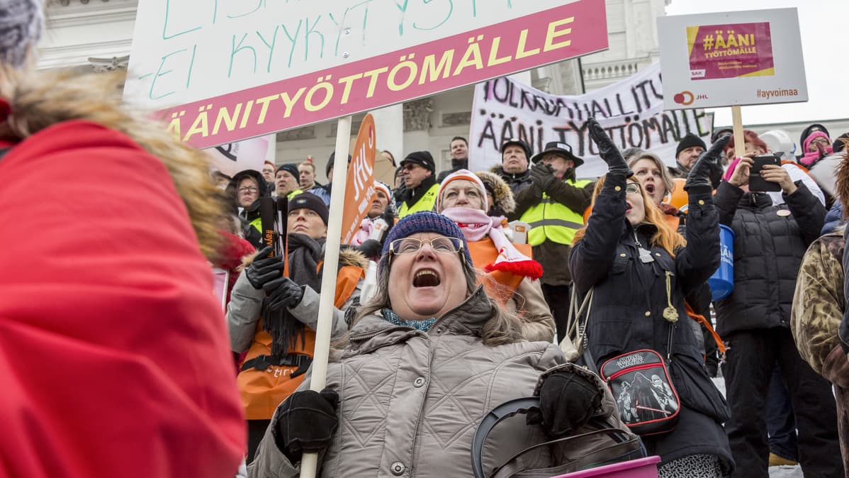 mielenosoitus 2. 2. Helsingin Senaatintori
