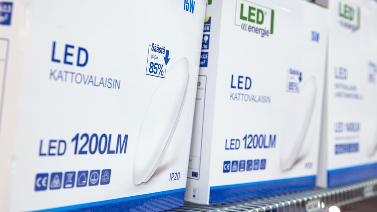 Led-valaisimien paketteja.