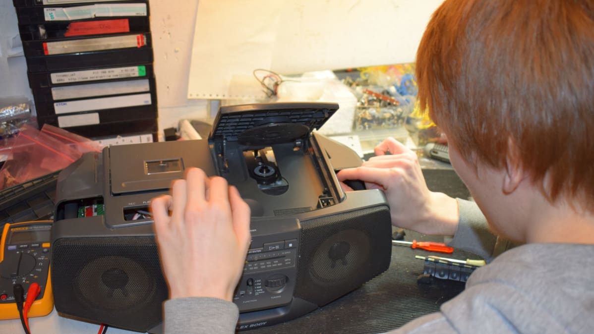 CD-levyjen tullessa markkinoille kasettisoitin säilyi pitkään CD-soittimen rinnalla muun muassa kannettavissa stereoissa.