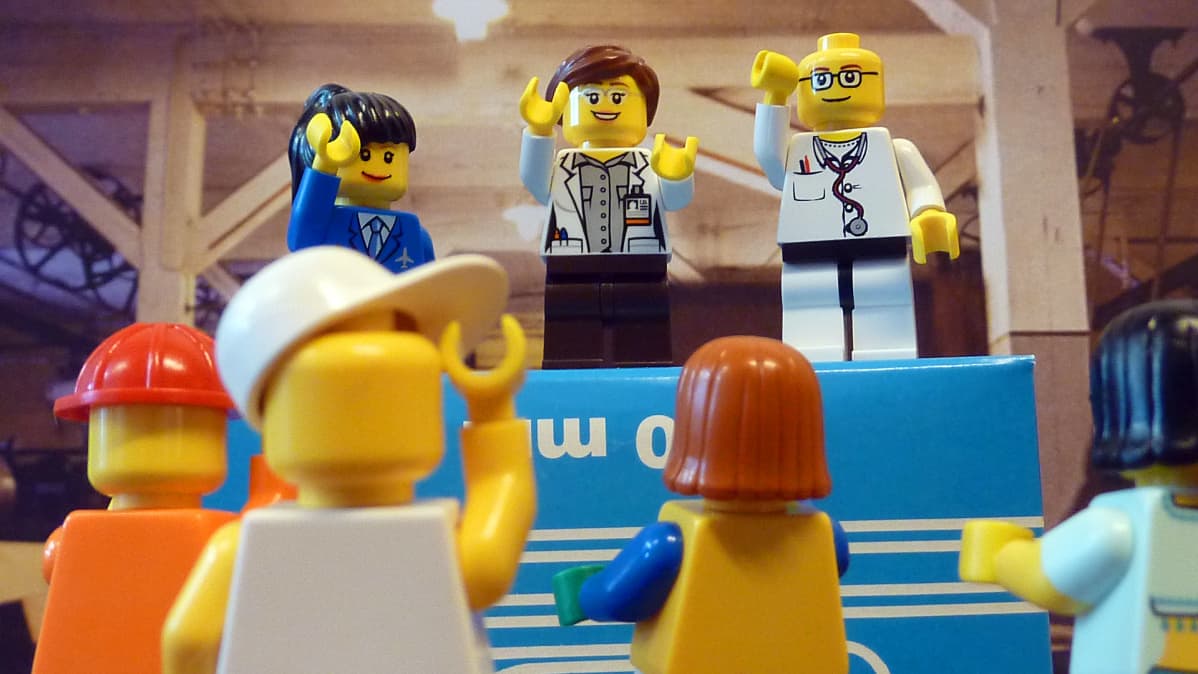 Lego ukot joukkiona.
