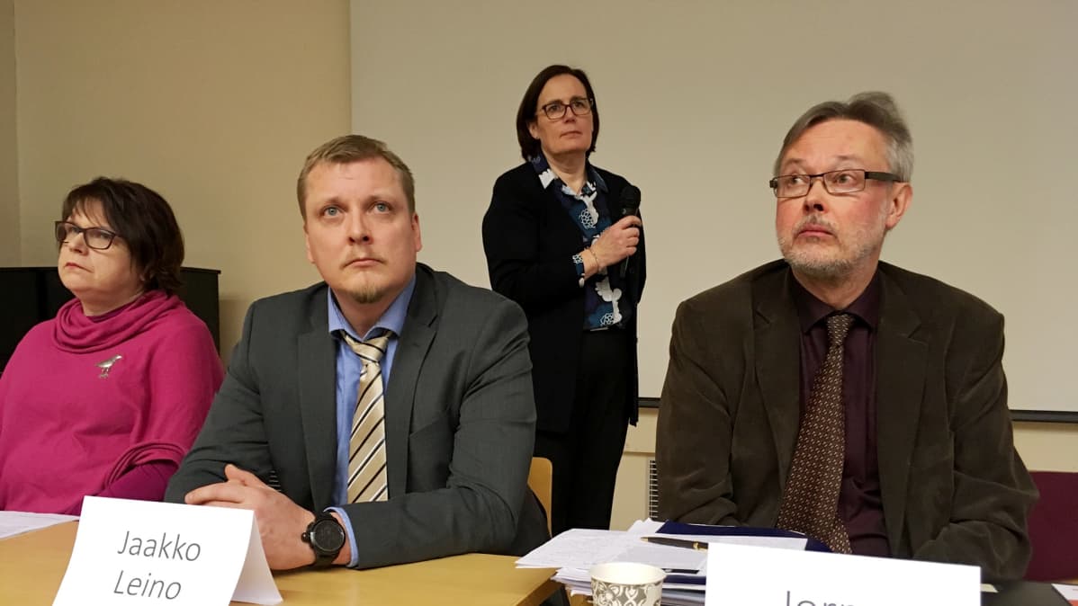 Terrafamen uraanin talteenottolupahakemuksen kuulemistilaisuuden asiantuntijapaneeli.