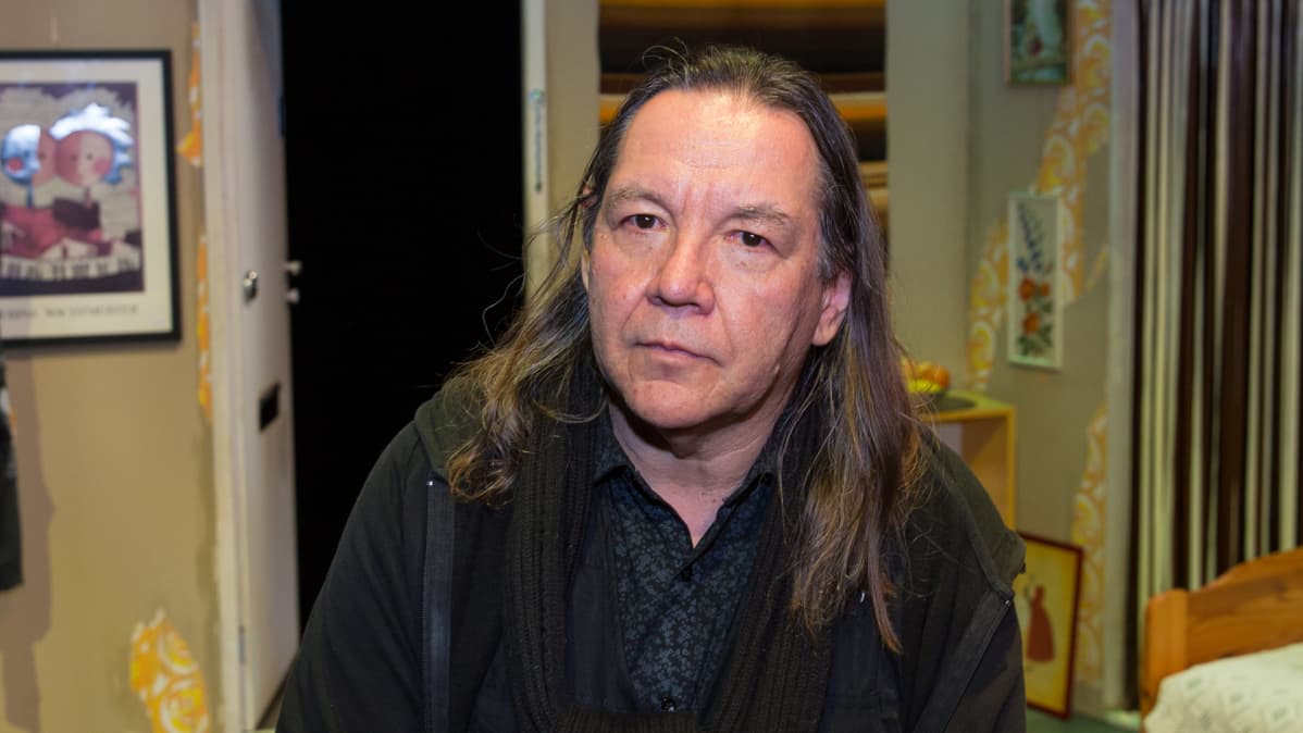 Teatteriohjaaja Olli-Matti Oinonen.