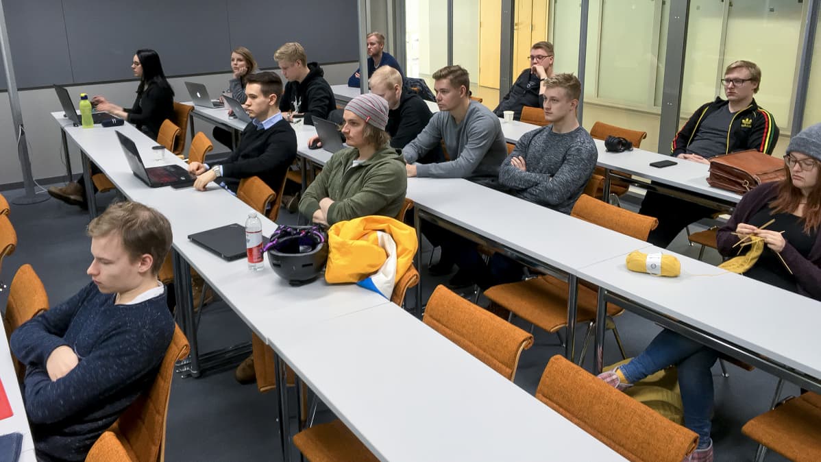 Rakennustekniikan oppitunti TTY:llä
