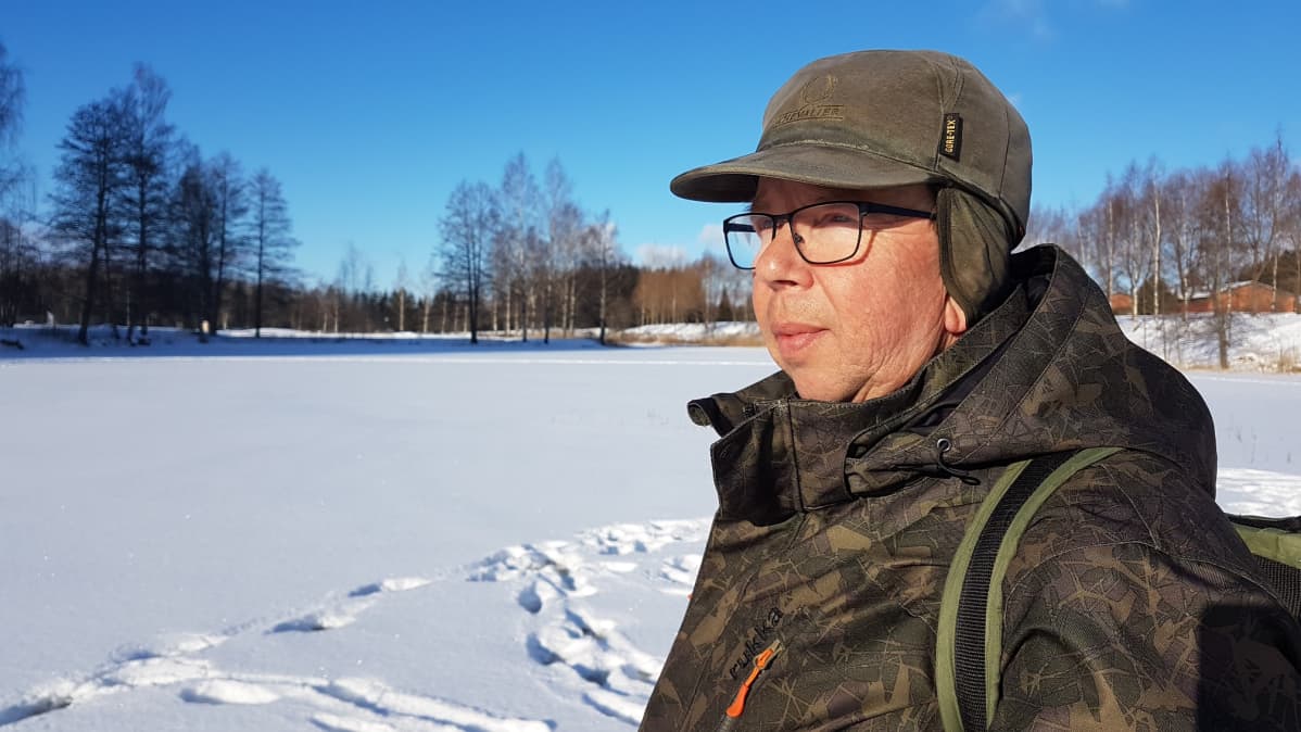 Pilkkijä Jyrki Haaraoja Karppilammella Myllykoskella.