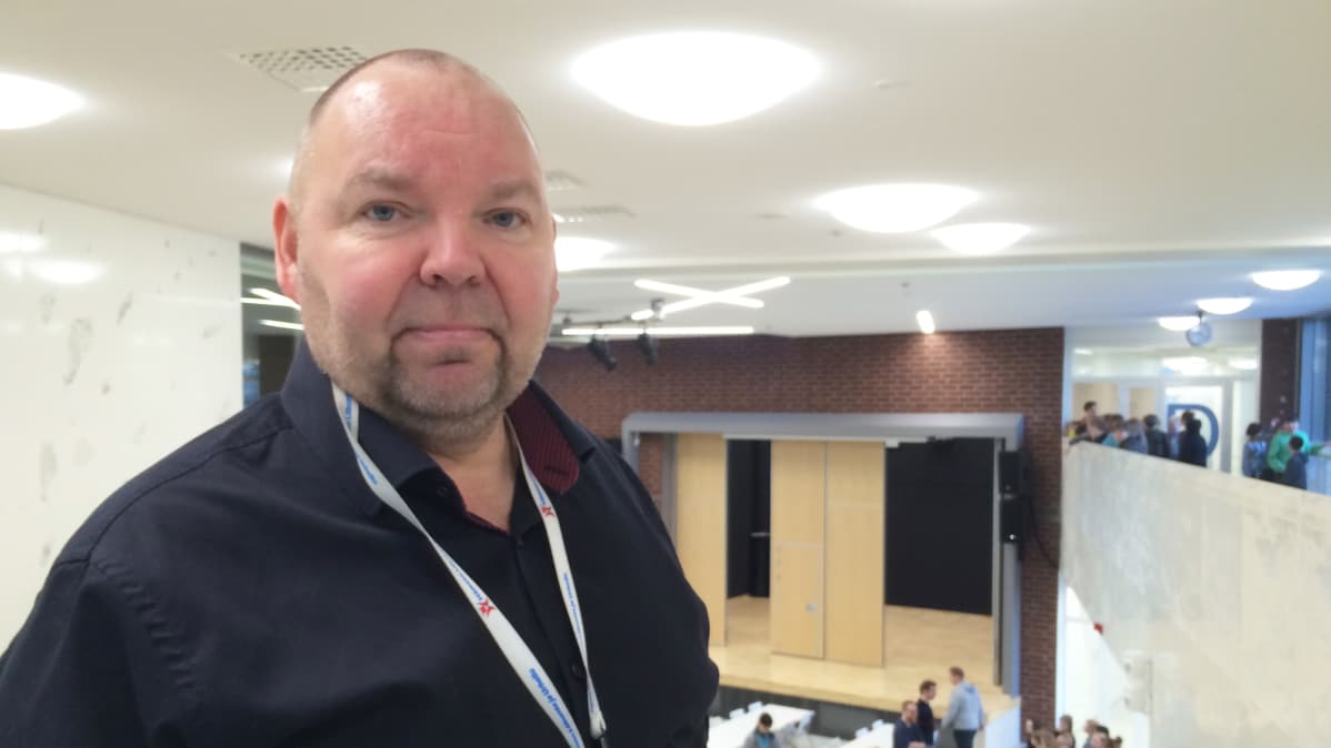 Tesoman yhtenäiskoulun rehtori Panu Pitkänen on tyytäväinen uusiin tiloihin.
