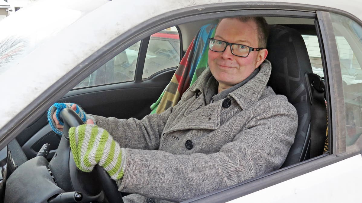 Mikko Väisänen autonratissa