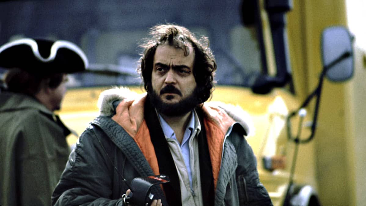 Stanley Kubrick Barry Lyndonin lavasteissa vuonna 1975.